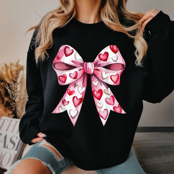 Retro Coquette Bow Valentine's Heart XOXO Love Design T-Shirt