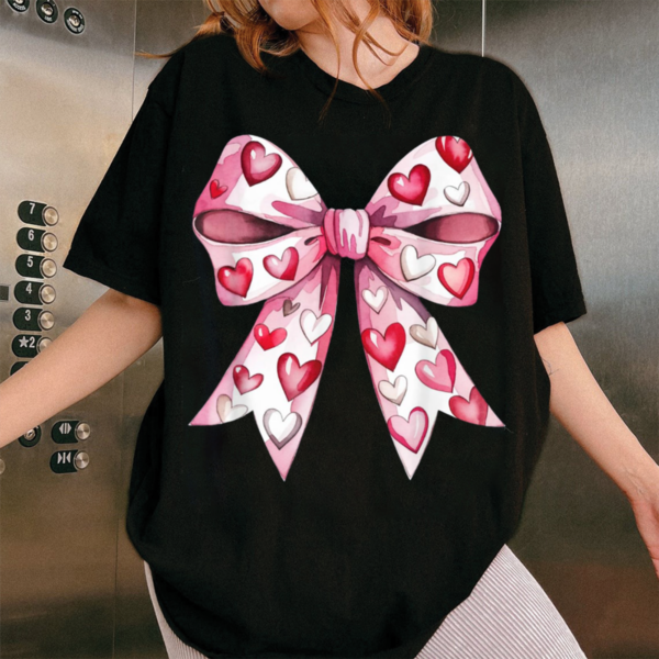 Retro Coquette Bow Valentine's Heart XOXO Love Design T-Shirt