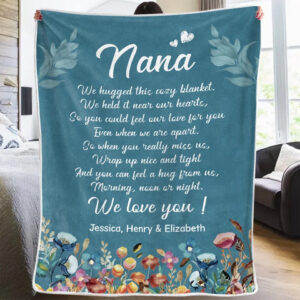 You Can Feel A Hug From Us Family Personalized Blanket Gift For Mom, Grandma